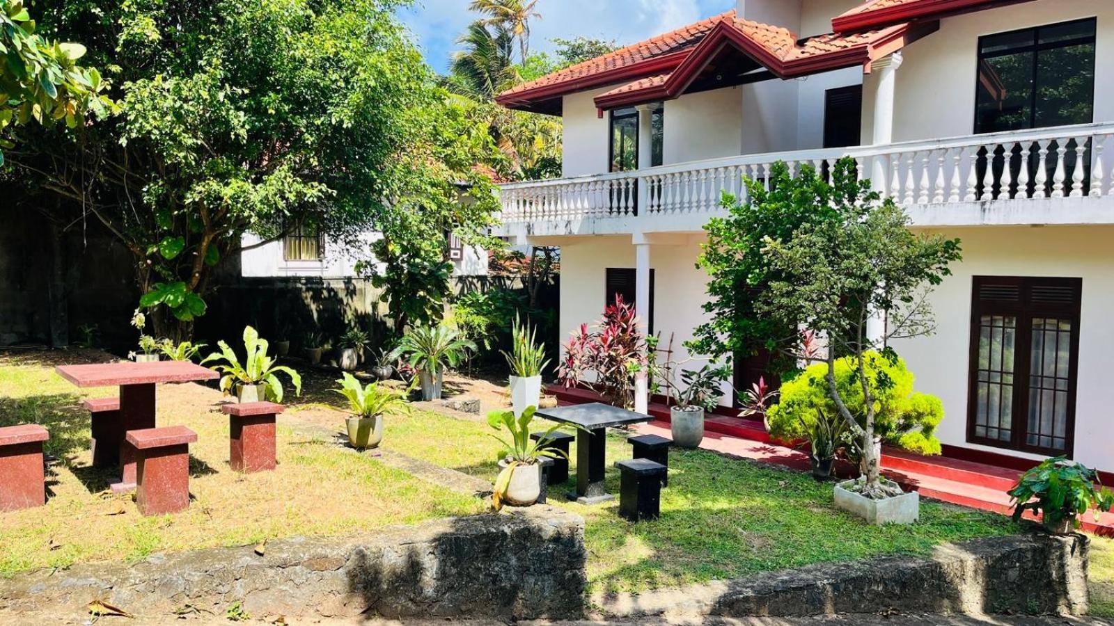 Sritaly Inn Mirissa Exteriör bild